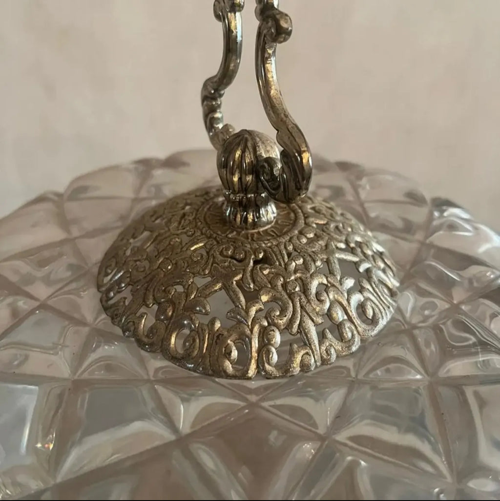 Crystal Bonbonnière: Opulent Elegance Redefined