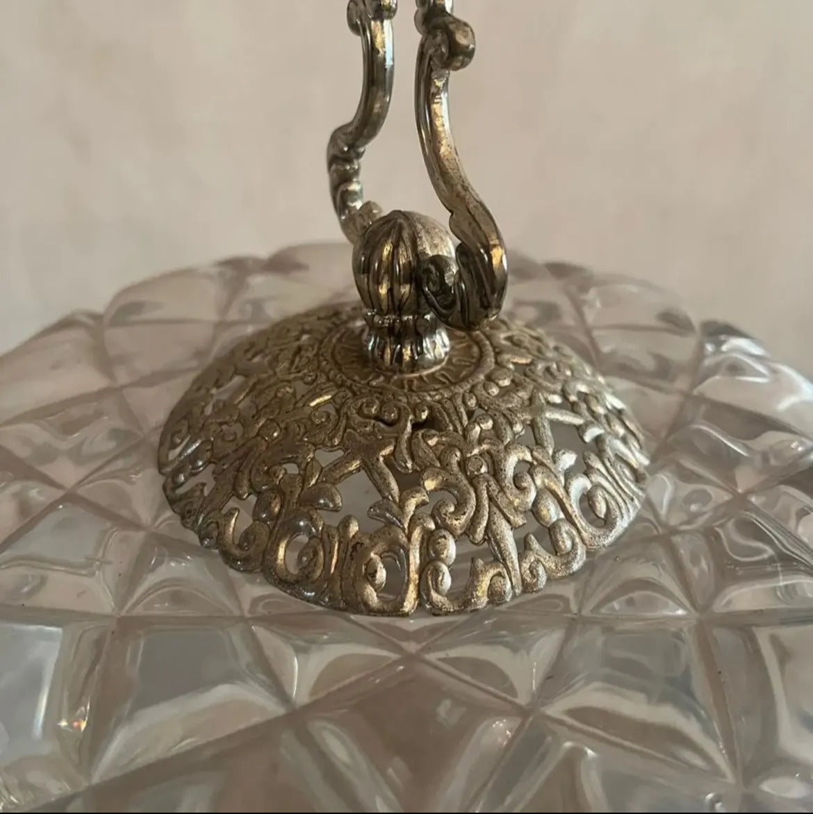 Crystal Bonbonnière: Opulent Elegance Redefined