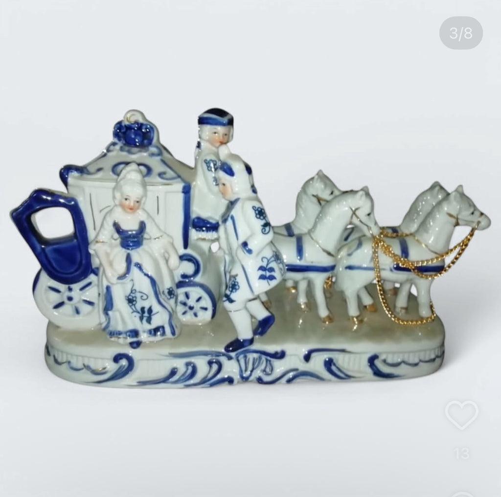 Porcelain Carriage Figurine: Bleu Blanc Elegance