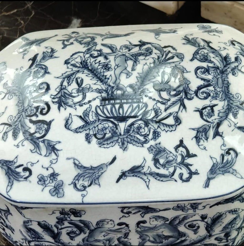 Bleu Blanc Crackle Porcelain Bonbonnière – Hand-Painted Cupid Design