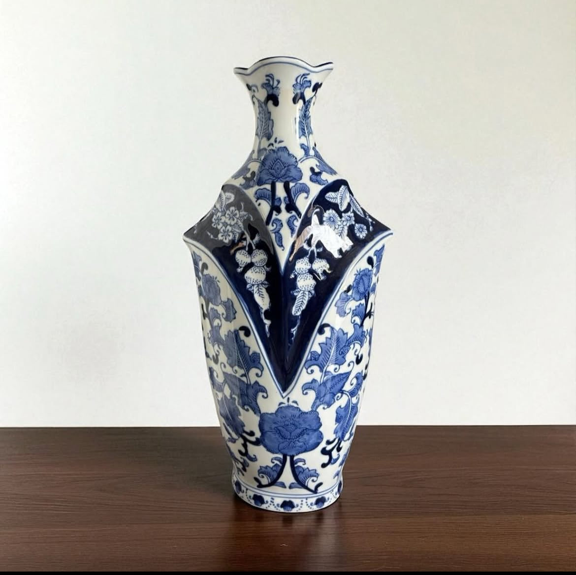 Bleu Blanc Vase – Hand-Painted Floral Art