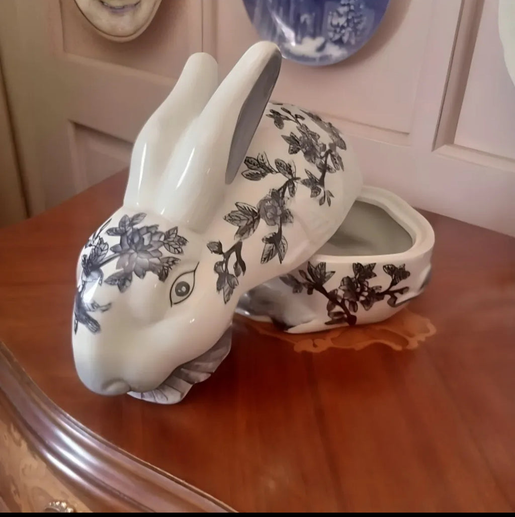 Bleu Blanc Rabbit Bonbonnière: A Touch of Whimsy