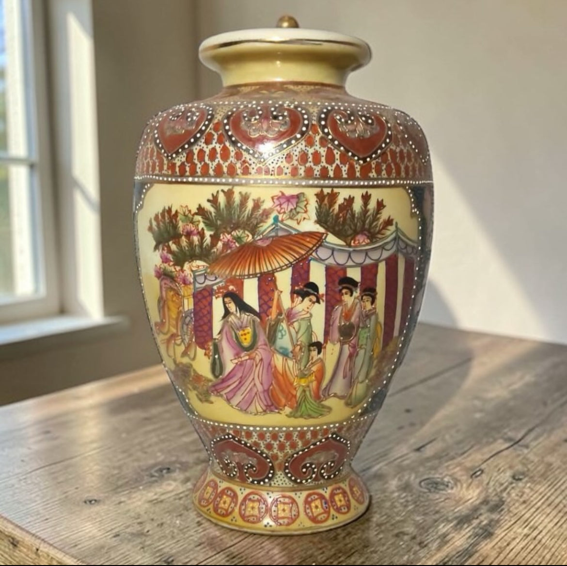Chinoiserie Porcelain Vase with Gold Detailing