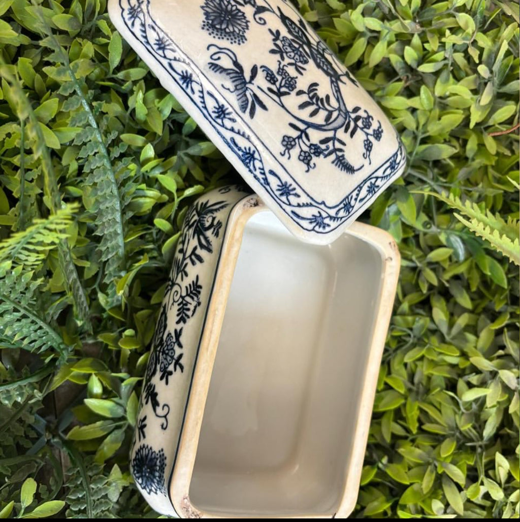 Blue Blanc Crackle-Glazed Porcelain Box with Floral Artwork