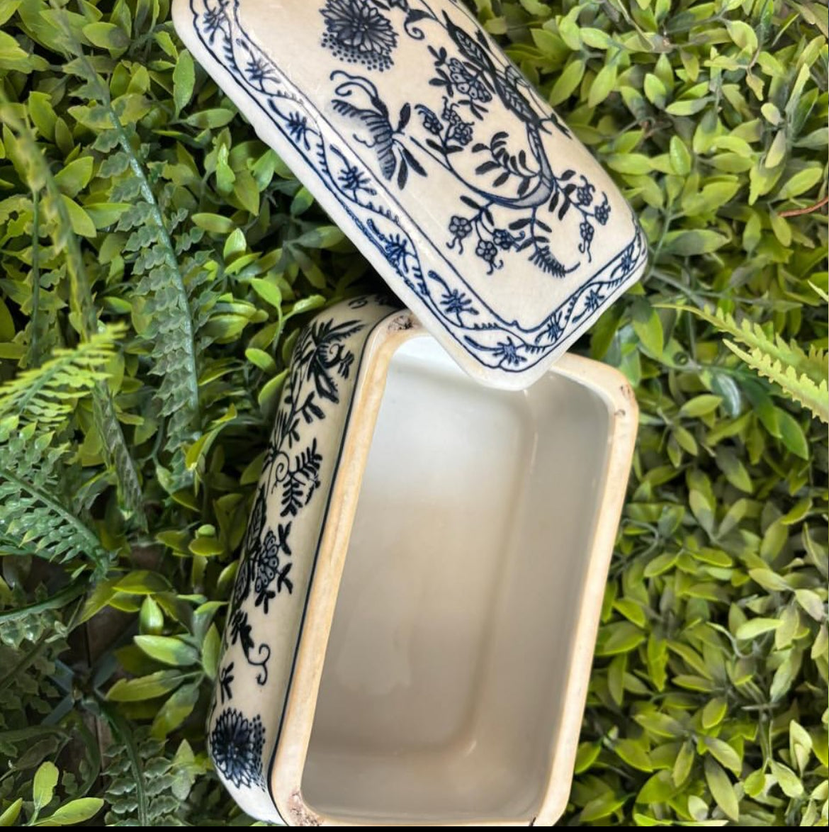 Blue Blanc Crackle-Glazed Porcelain Box with Floral Artwork