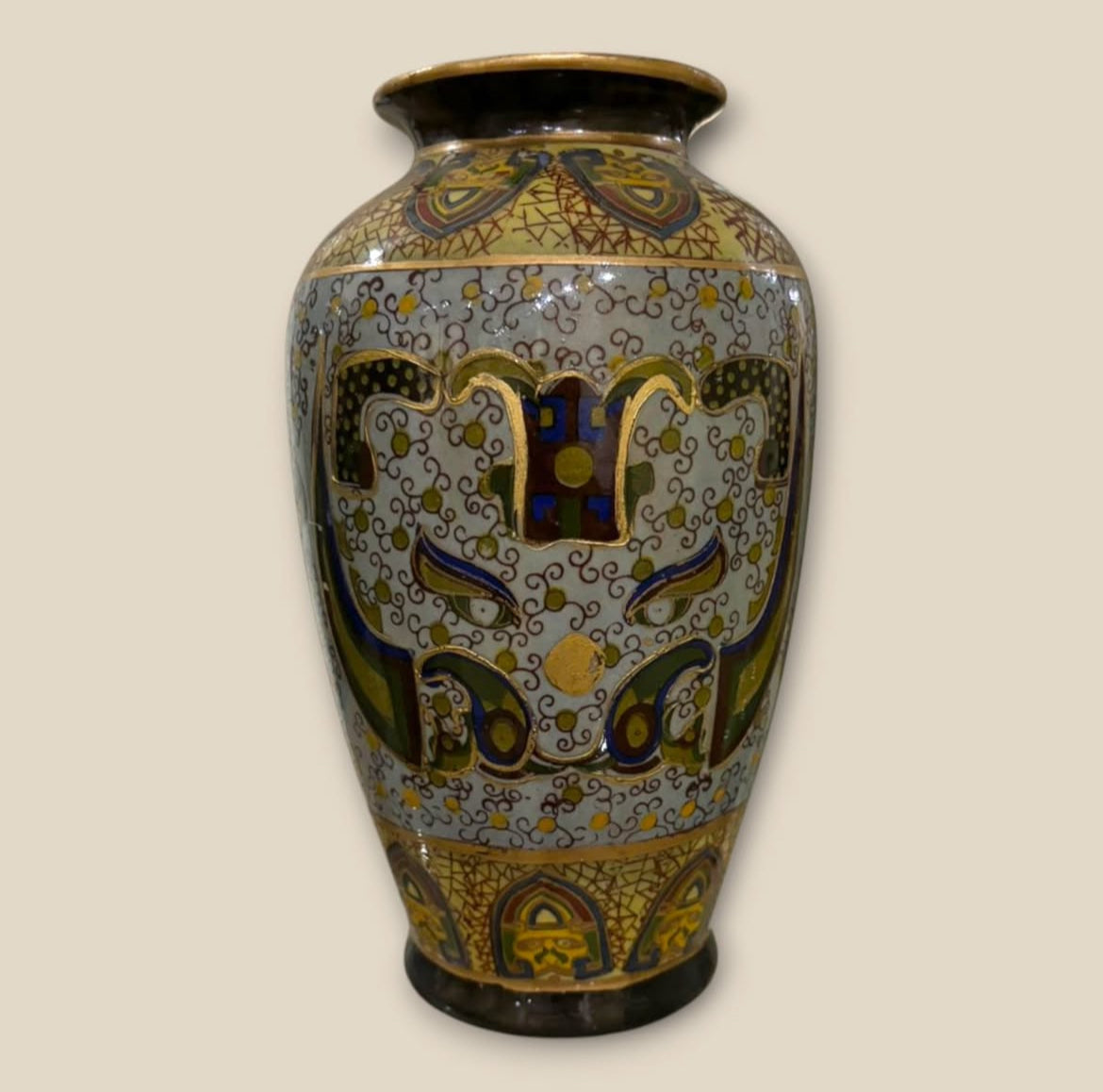 Chinoiserie Art Vase: Ornamental Eastern Elegance