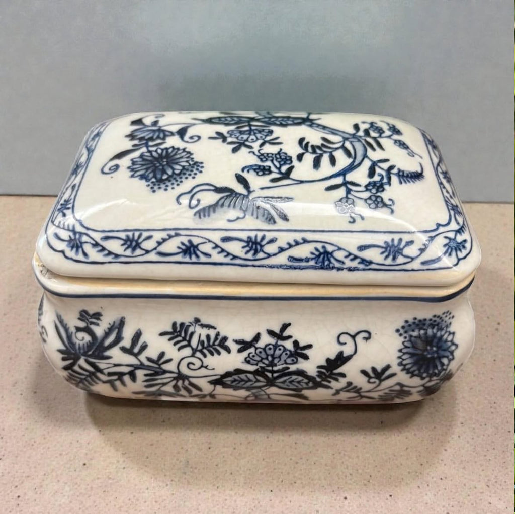 Blue Blanc Crackle-Glazed Porcelain Box with Floral Artwork