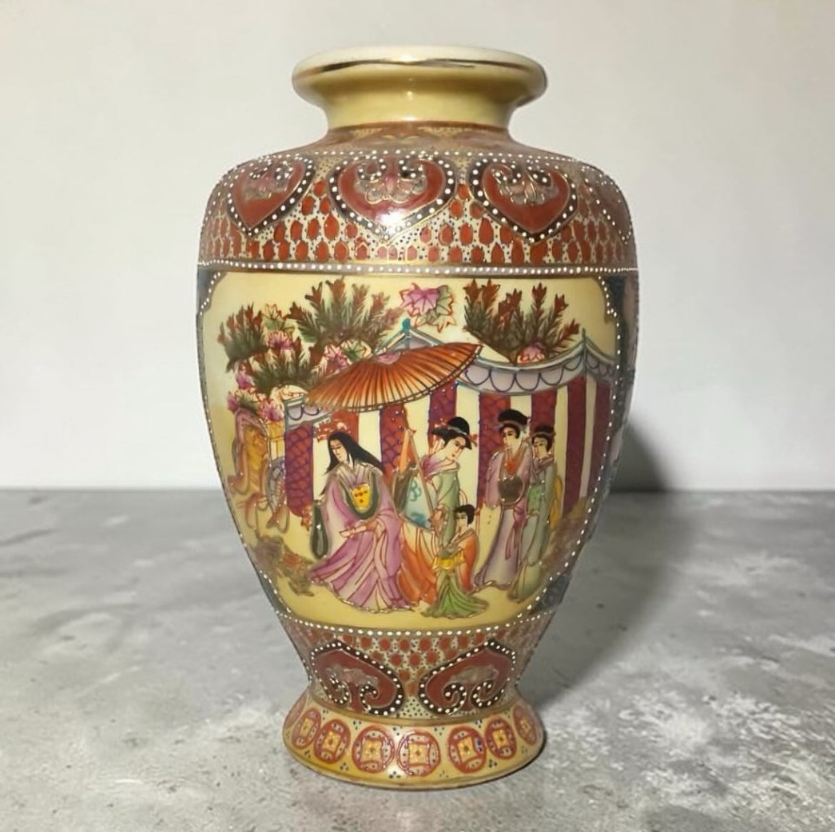 Chinoiserie Porcelain Vase with Gold Detailing