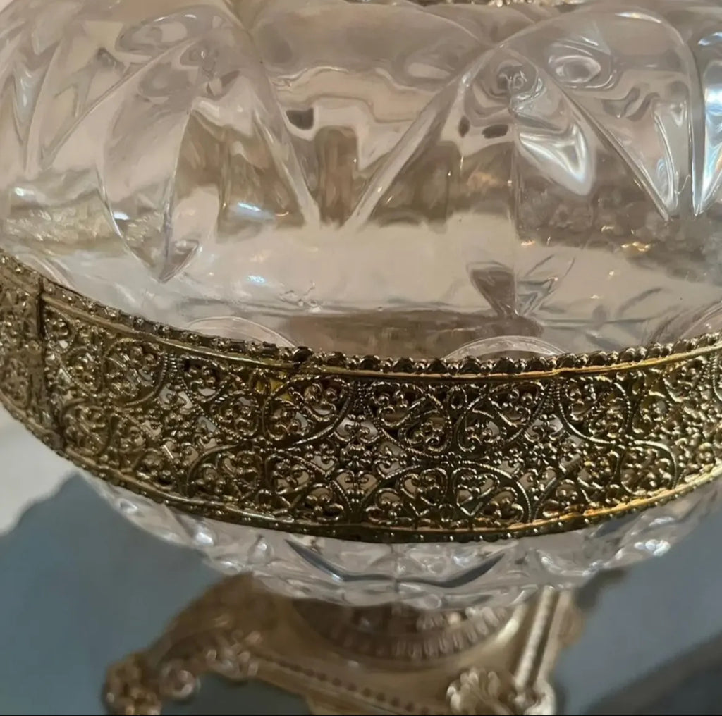 Crystal Bonbonnière: Opulent Elegance Redefined