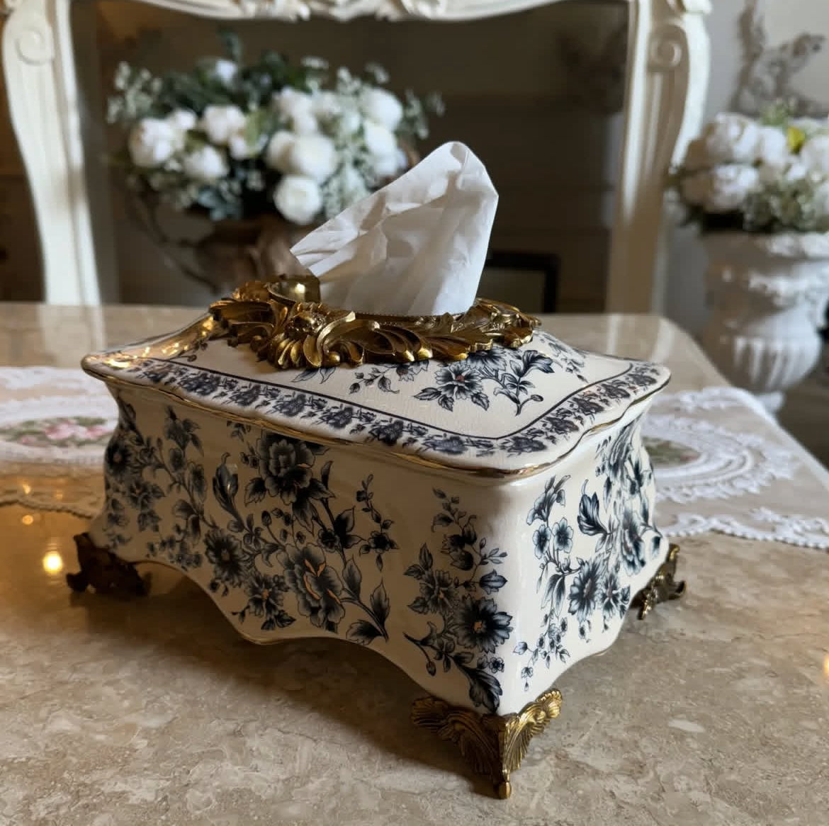 Elegant Bleu Blanc Tissue Holder