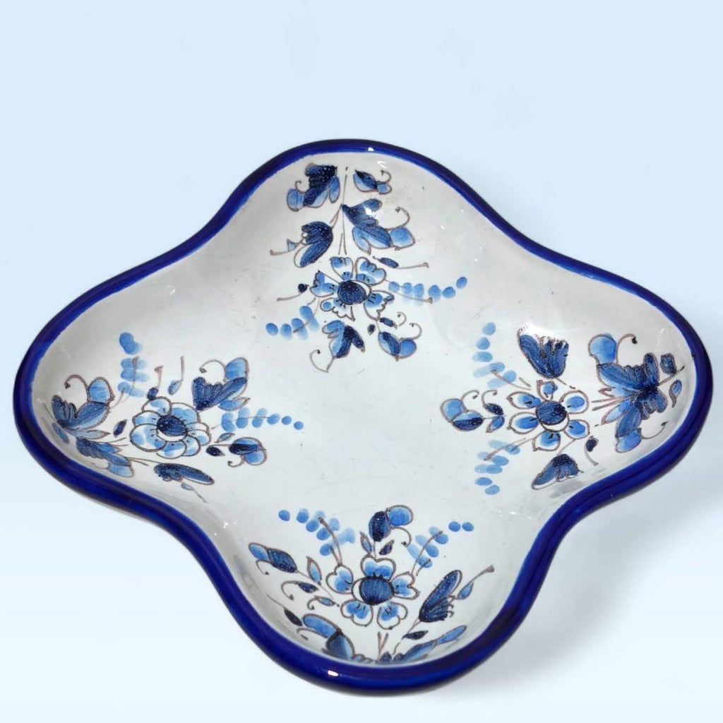 Greek Bleu Blanc Porcelain Flûteira – Floral Design