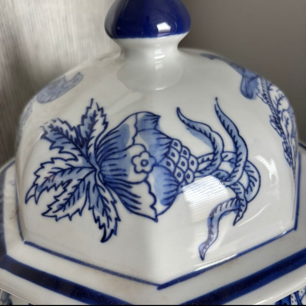 Bleu Blanc Hand-Painted Potiche with Parrot & Floral Motifs