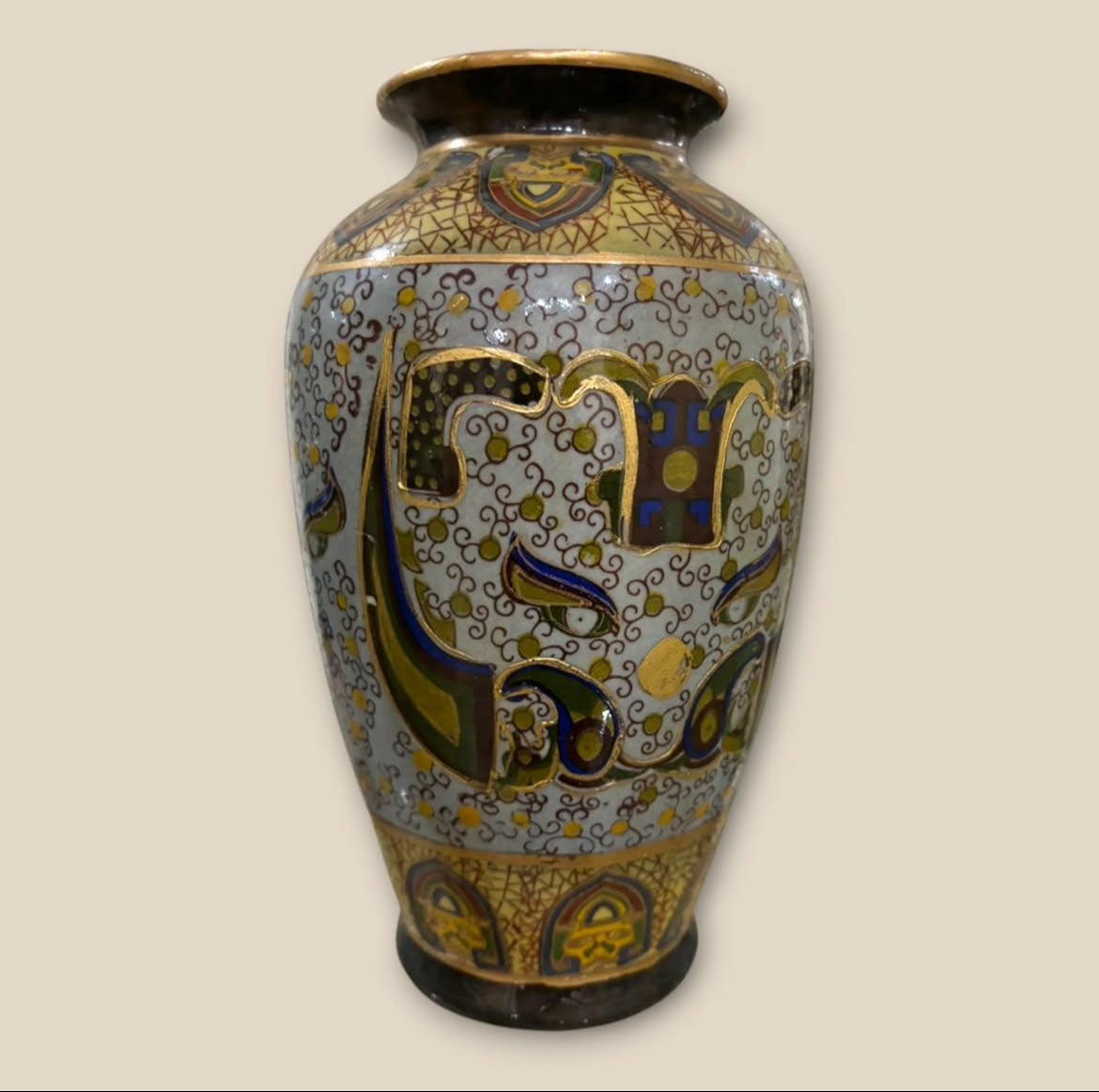 Chinoiserie Art Vase: Ornamental Eastern Elegance
