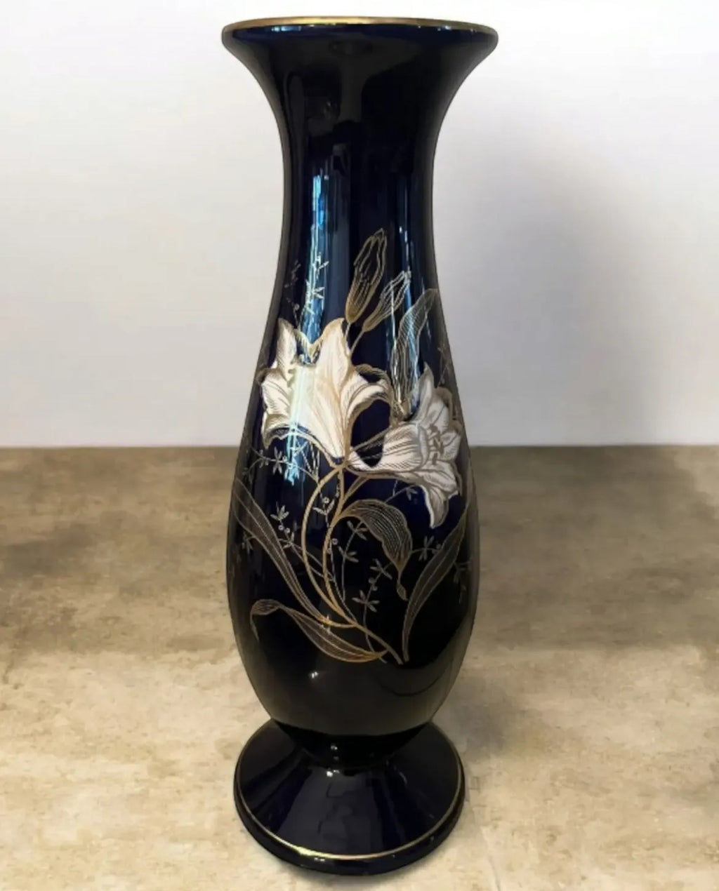 Vintage Cobalt Blue Vase: Mid-Century Modern Elegance