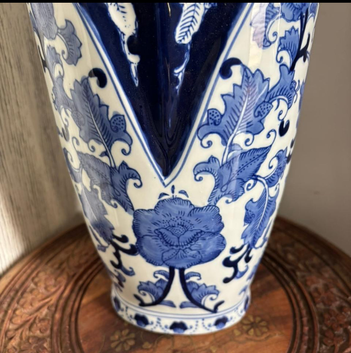 Bleu Blanc Vase – Hand-Painted Floral Art