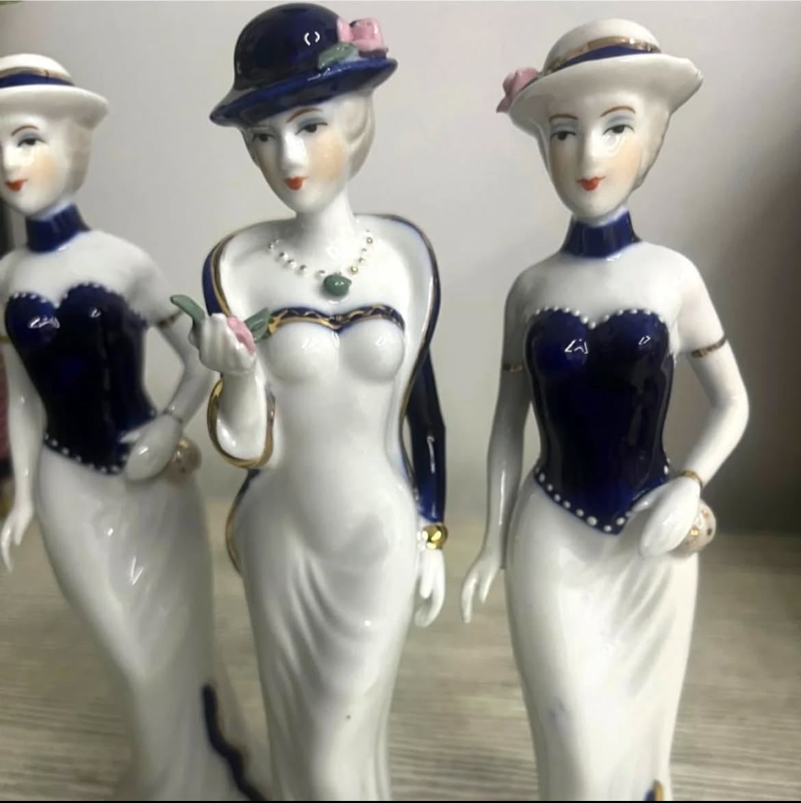 Bleu Blanc The Lady Club: Porcelain Statues