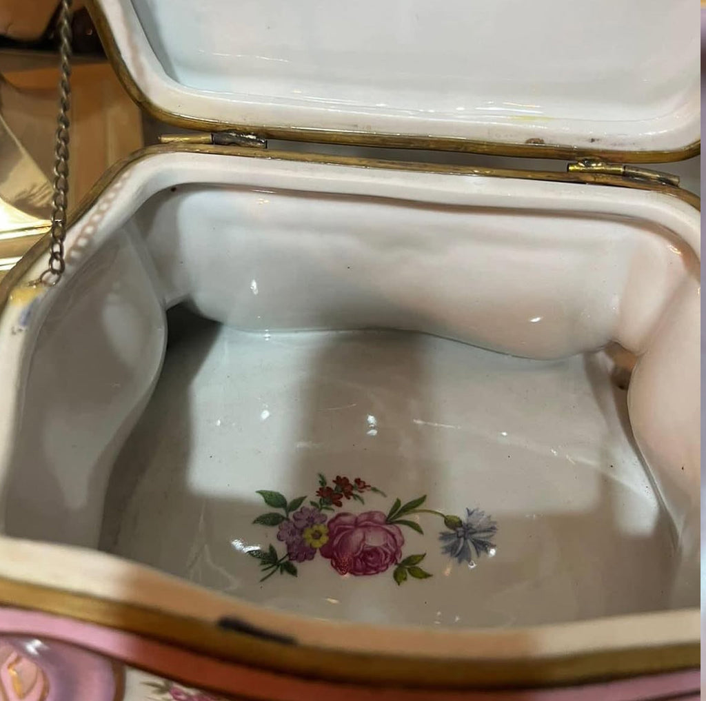 French Sevres Chateau Bonbonierę