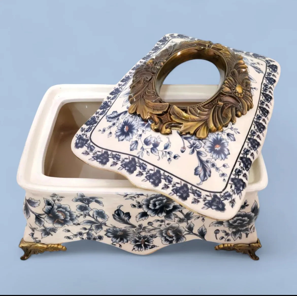 Elegant Bleu Blanc Tissue Holder