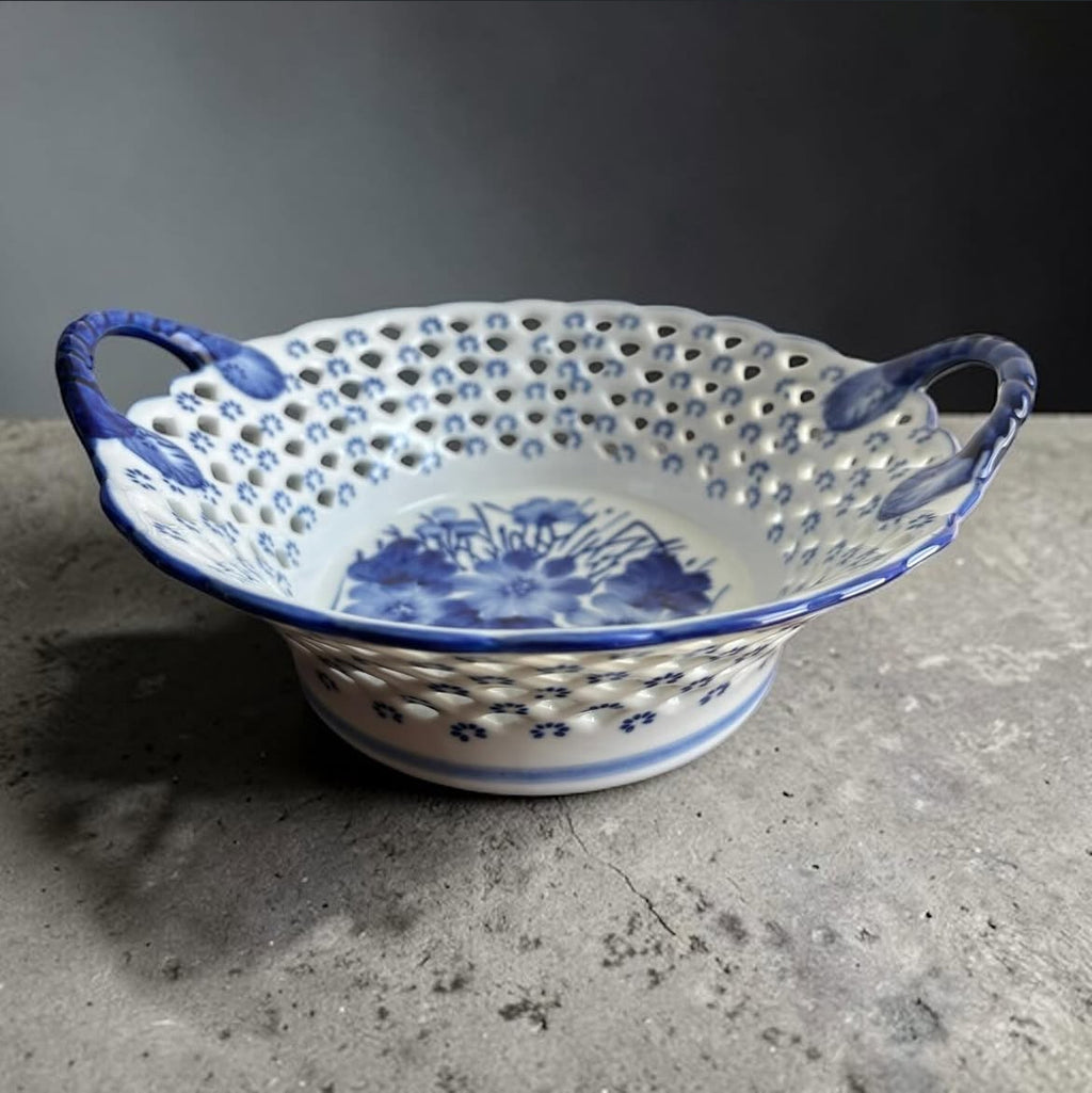 Large Bleu Blanc Porcelain Fruit Plate – Pierced Floral Design