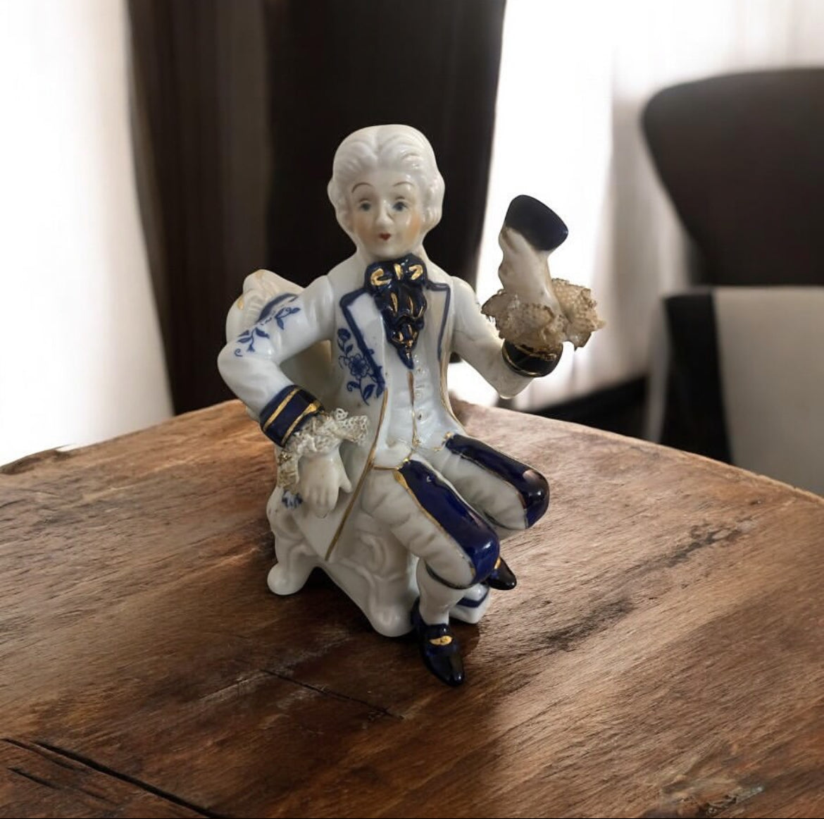 Bleu Blanc Porcelain Figurine