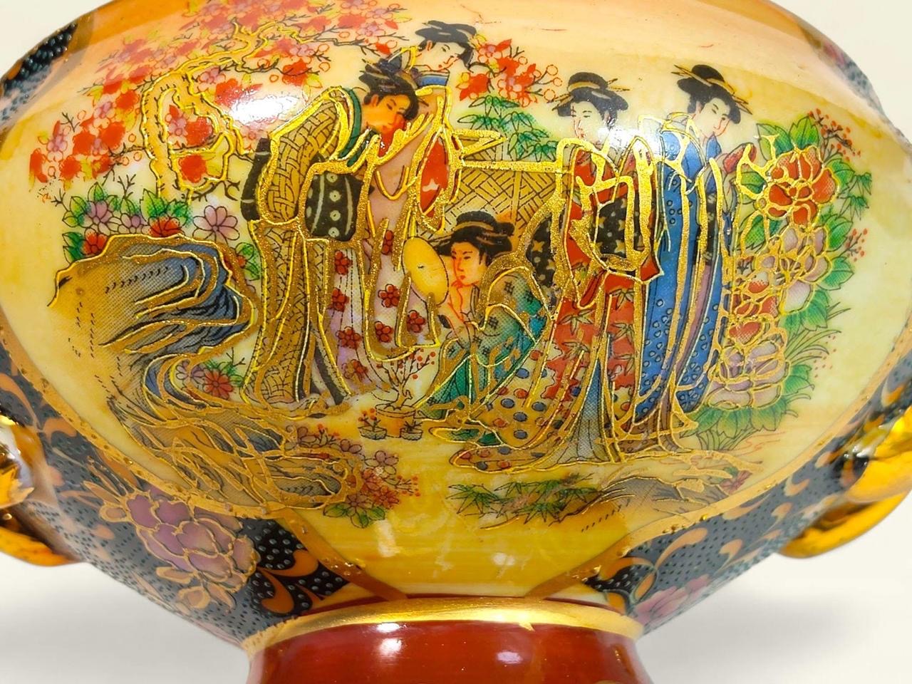 Satsuma Chinoiserie Bonbonnière with Hand-Painted Miniature Artwork & Gold Accents