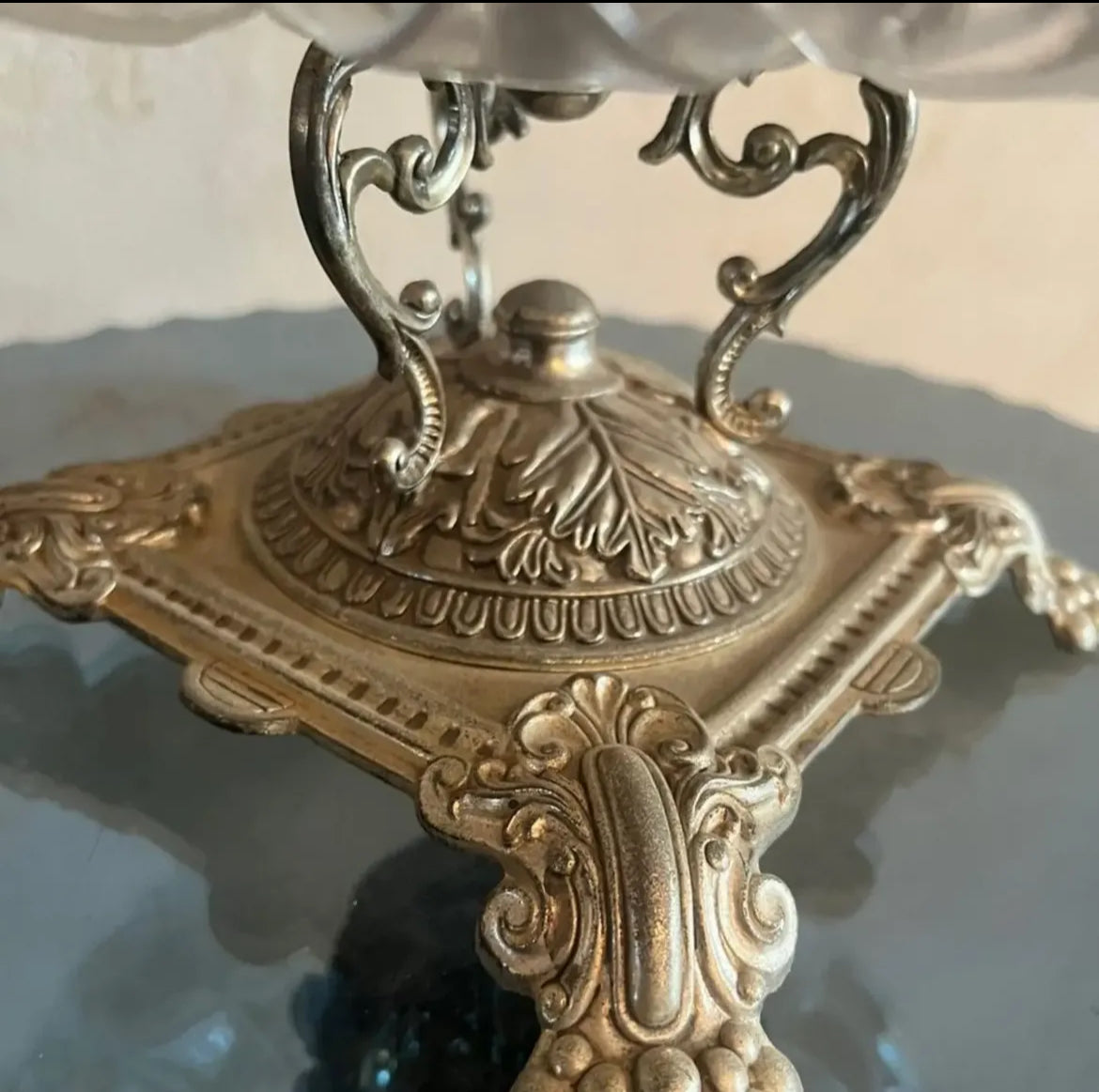 Crystal Bonbonnière: Opulent Elegance Redefined