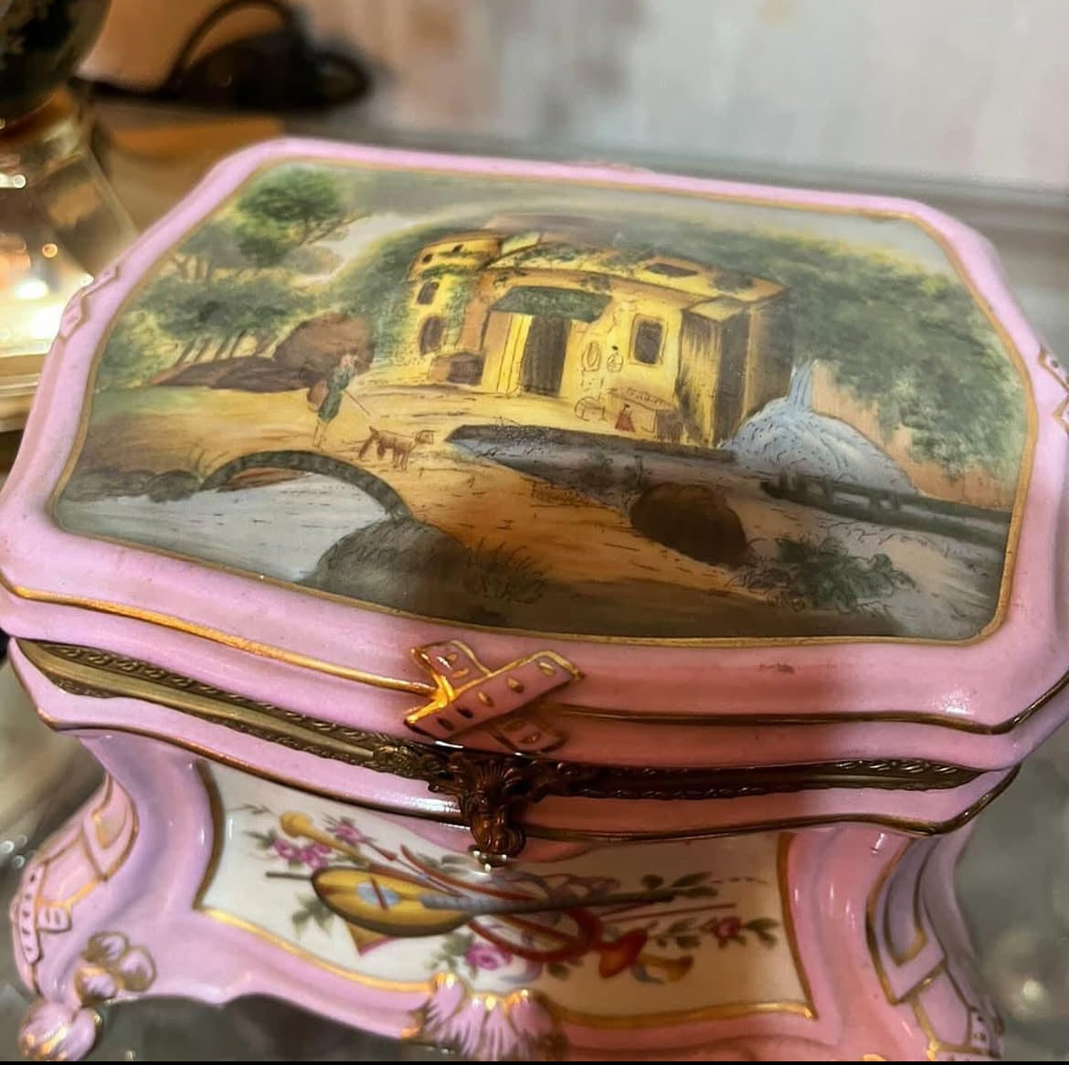 French Sevres Chateau Bonbonierę