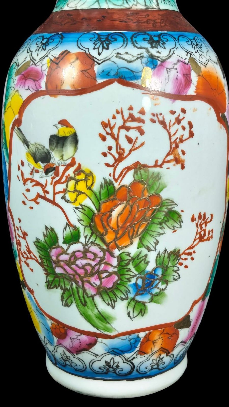 Chinoiserie Vase with Birds & Floral Motifs – Gold Detailing