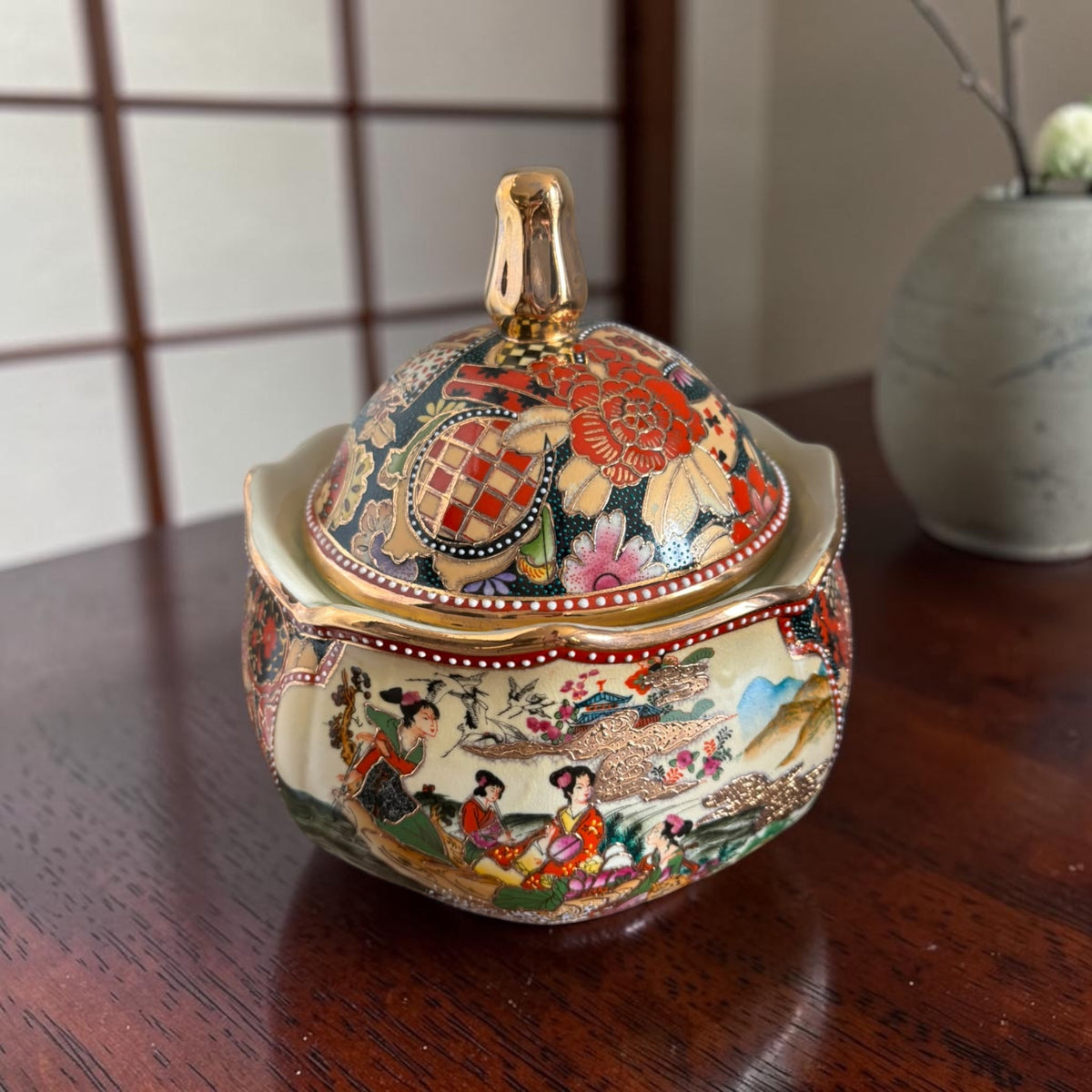 Satsuma Chinoiserie Bonbonnière – Ladies & Floral Motifs