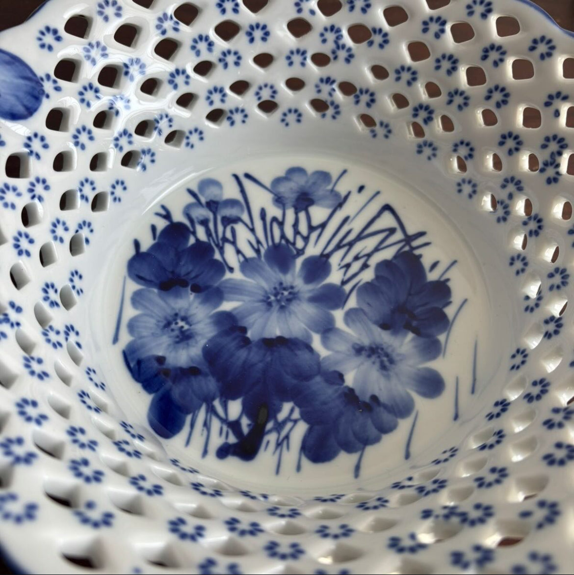 Large Bleu Blanc Porcelain Fruit Plate – Pierced Floral Design