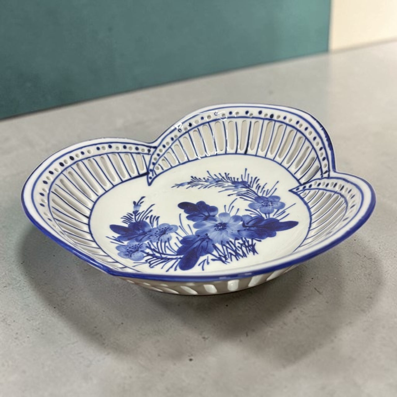 Large Bleu Blanc Porcelain Fruit Plate – Pierced Floral Design