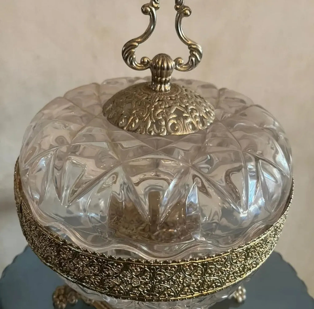 Crystal Bonbonnière: Opulent Elegance Redefined