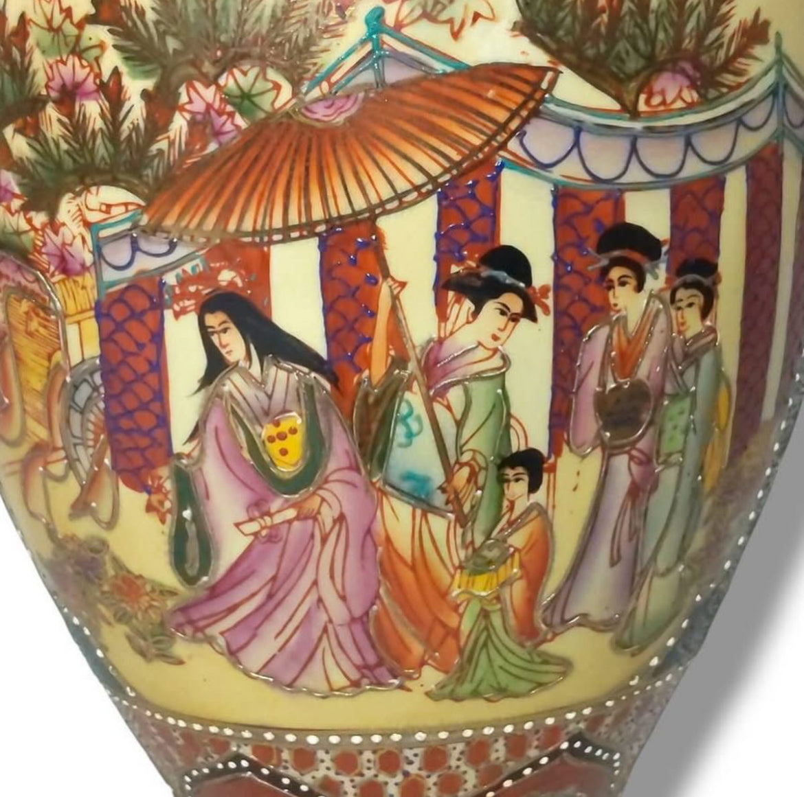Chinoiserie Porcelain Vase with Gold Detailing