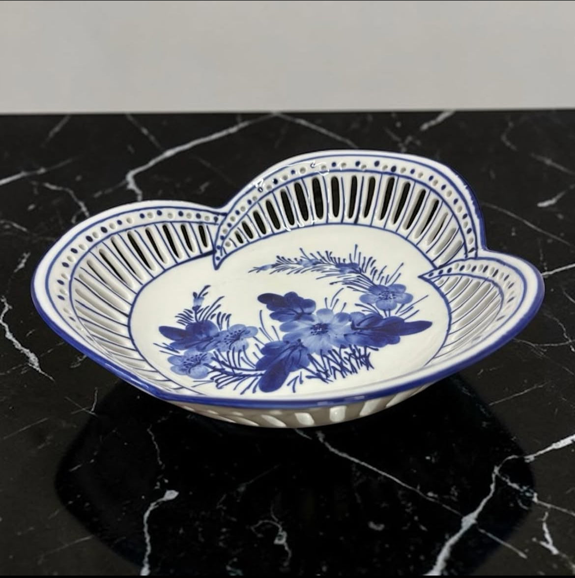 Large Bleu Blanc Porcelain Fruit Plate