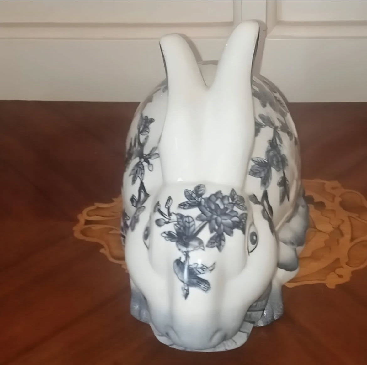Bleu Blanc Rabbit Bonbonnière: A Touch of Whimsy