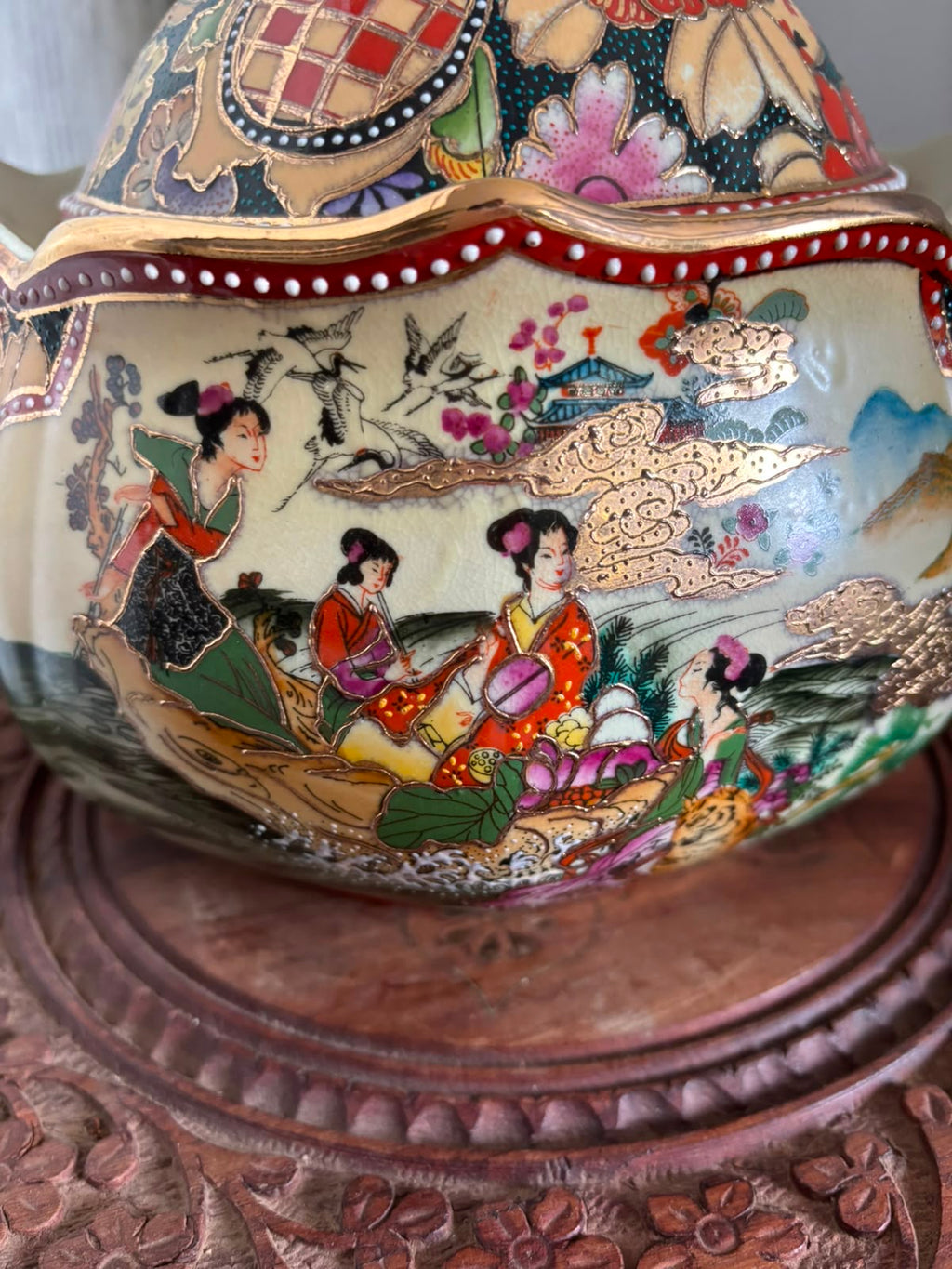 Satsuma Chinoiserie Bonbonnière – Ladies & Floral Motifs
