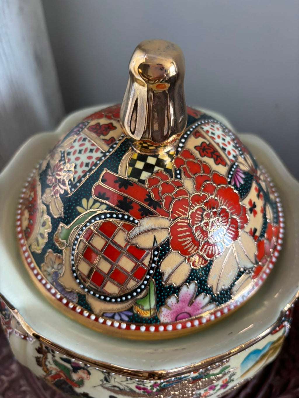 Satsuma Chinoiserie Bonbonnière – Ladies & Floral Motifs