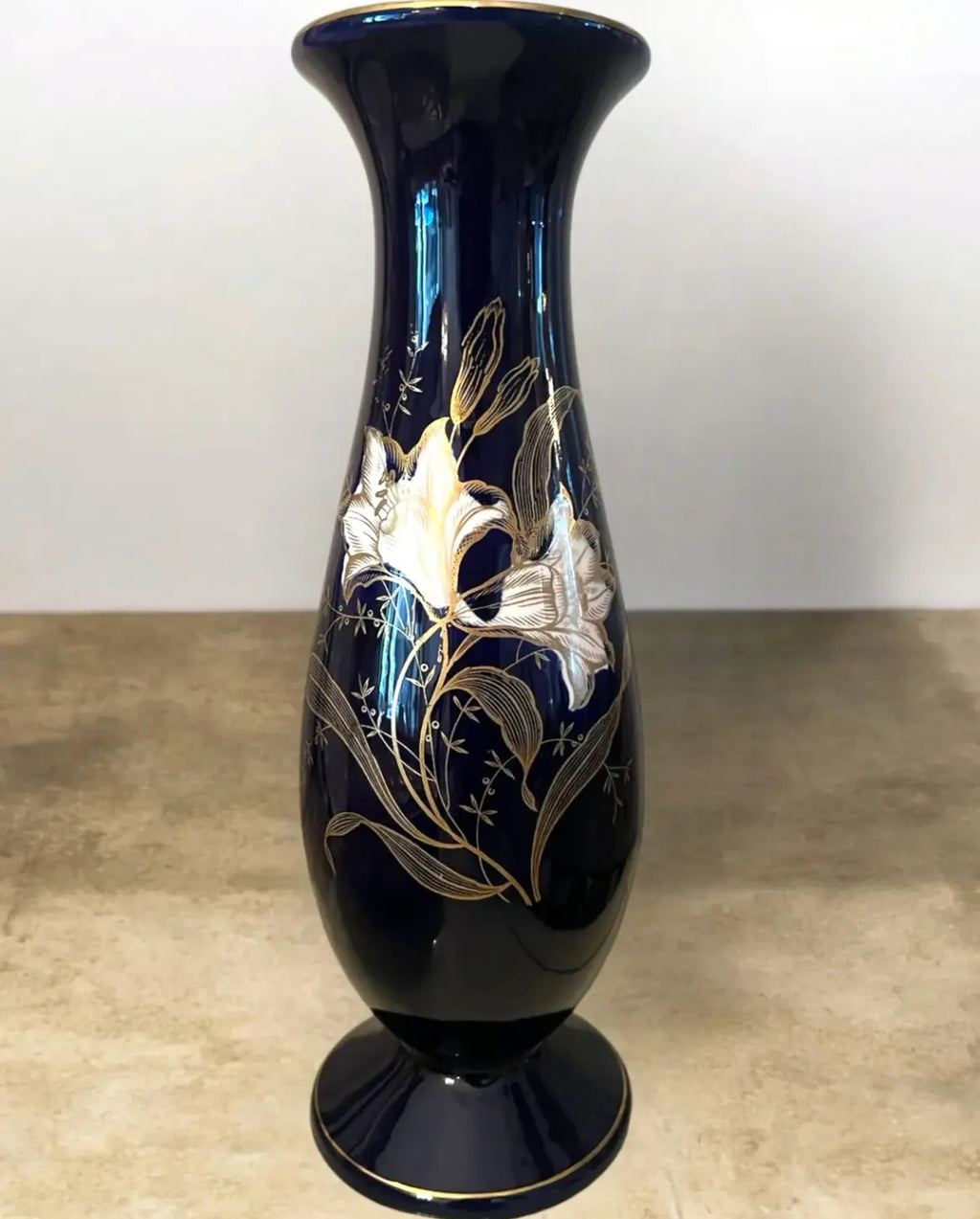 Vintage Cobalt Blue Vase: Mid-Century Modern Elegance