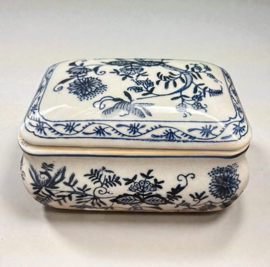 Blue Blanc Crackle-Glazed Porcelain Box with Floral Artwork