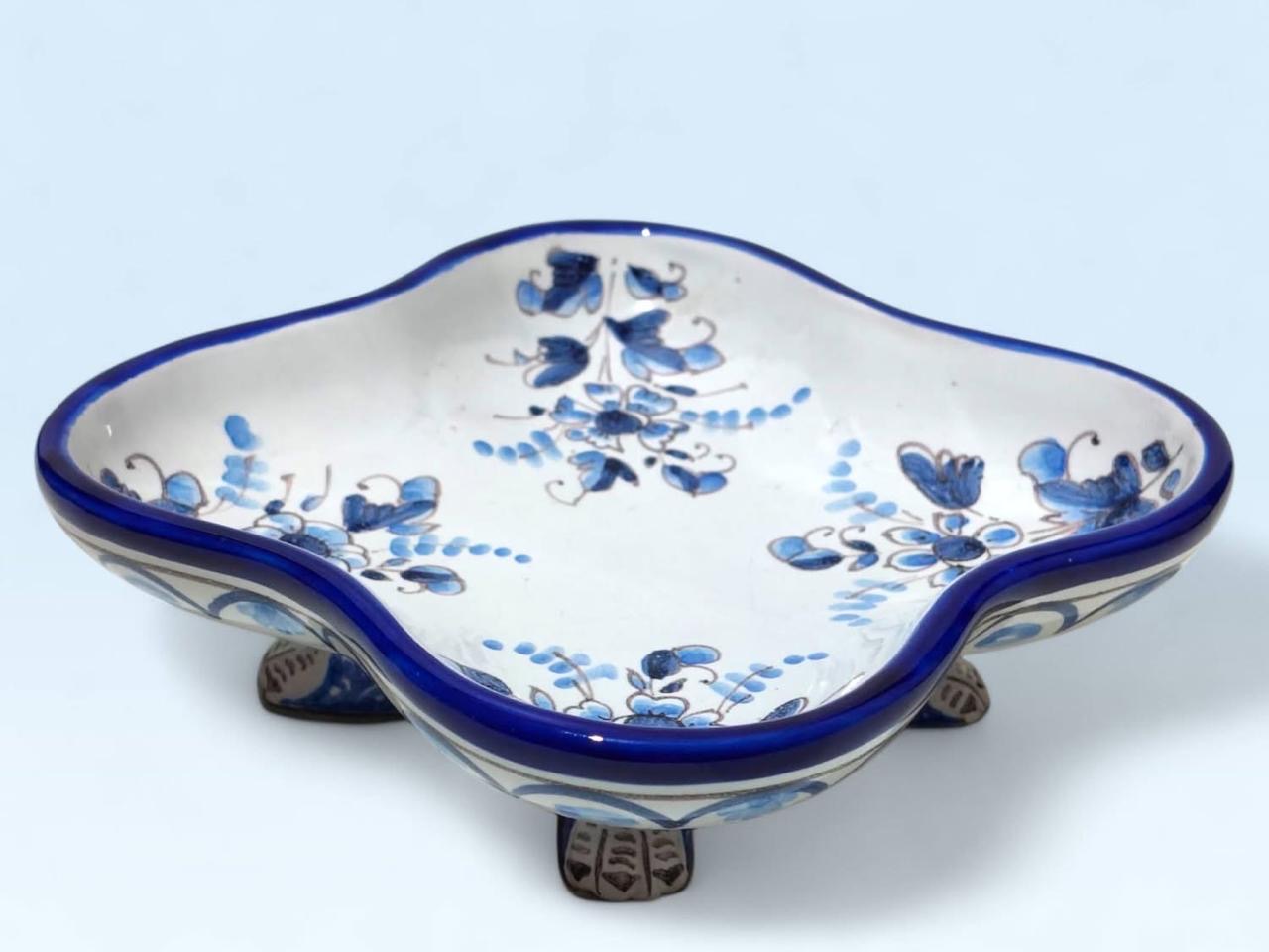 Greek Bleu Blanc Porcelain Flûteira – Floral Design