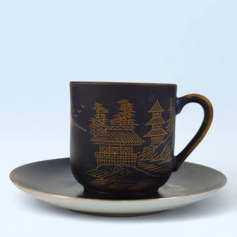 Japanese Chinoiserie Porcelain Coffee Set – Miniature & Gold Detailing – Queen Portrait – 15 Pieces