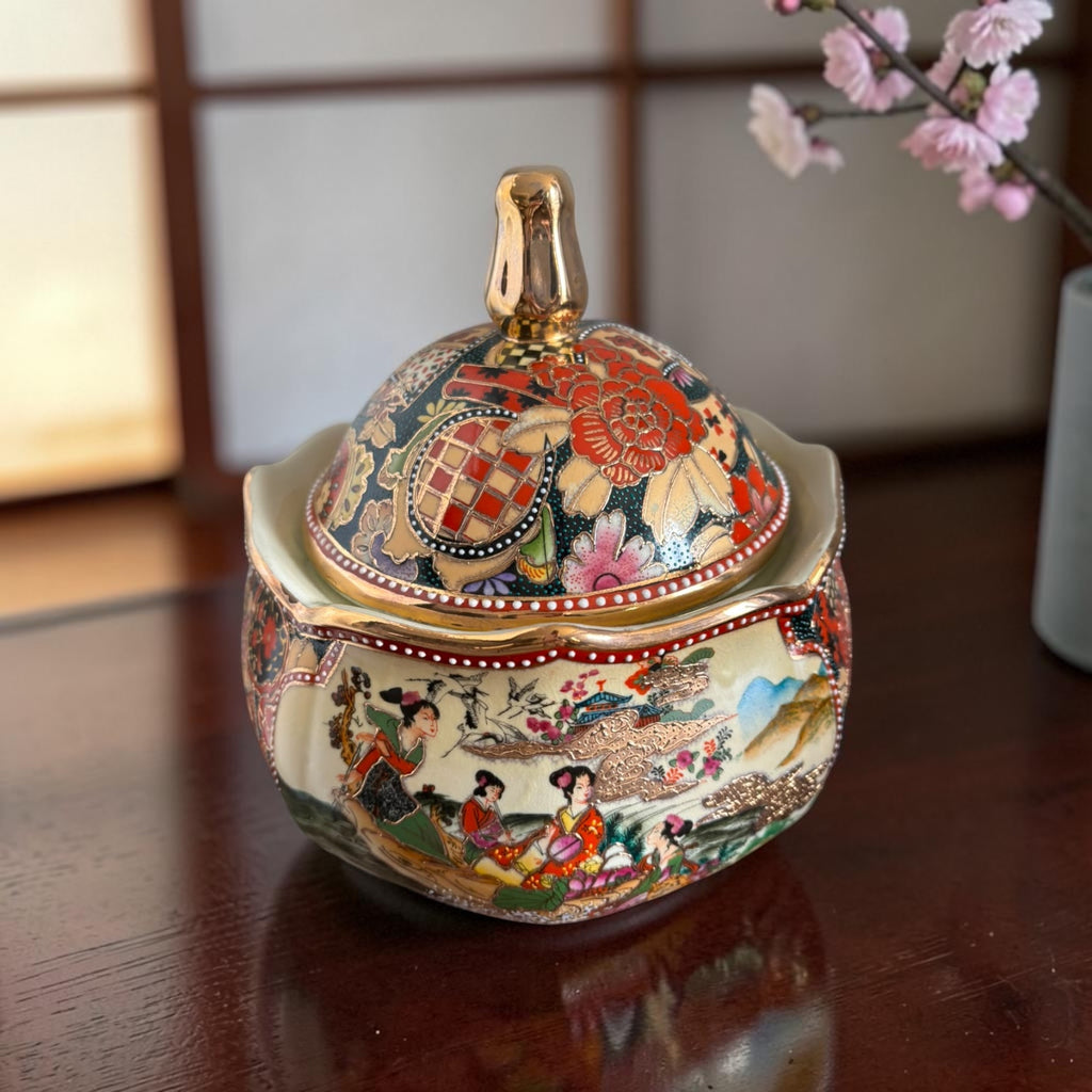 Satsuma Chinoiserie Bonbonnière – Ladies & Floral Motifs