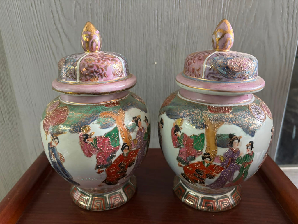 Chinoiserie Lidded Jar with Figurative Artwork – Distinctive Pink Tone