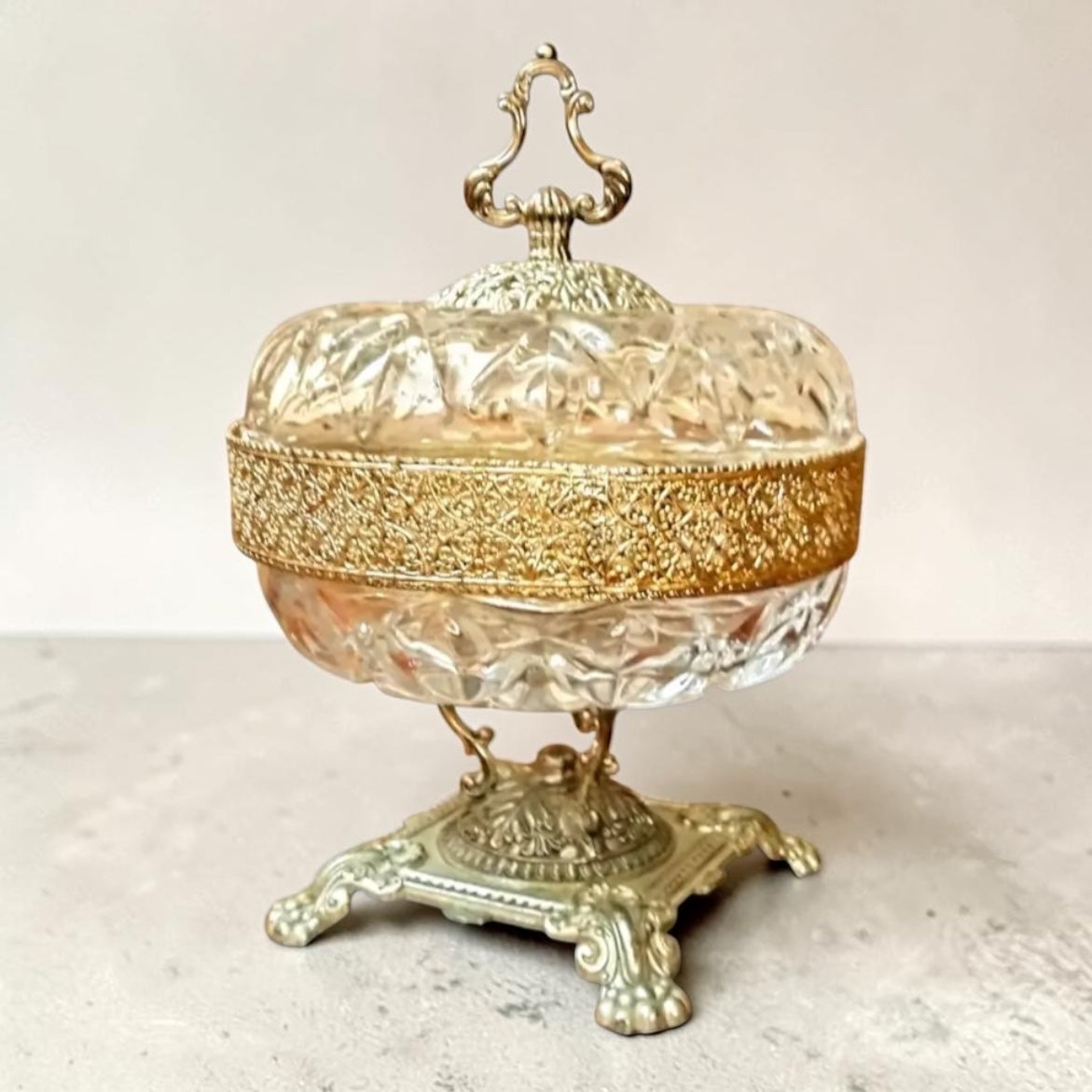Crystal Bonbonnière: Opulent Elegance Redefined