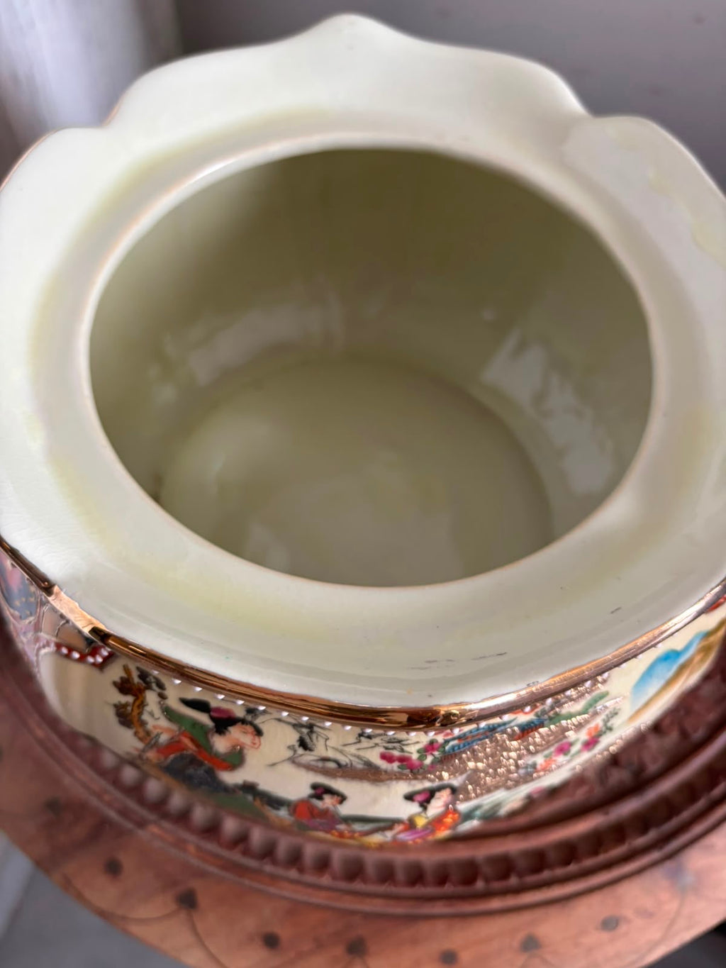 Satsuma Chinoiserie Bonbonnière – Ladies & Floral Motifs