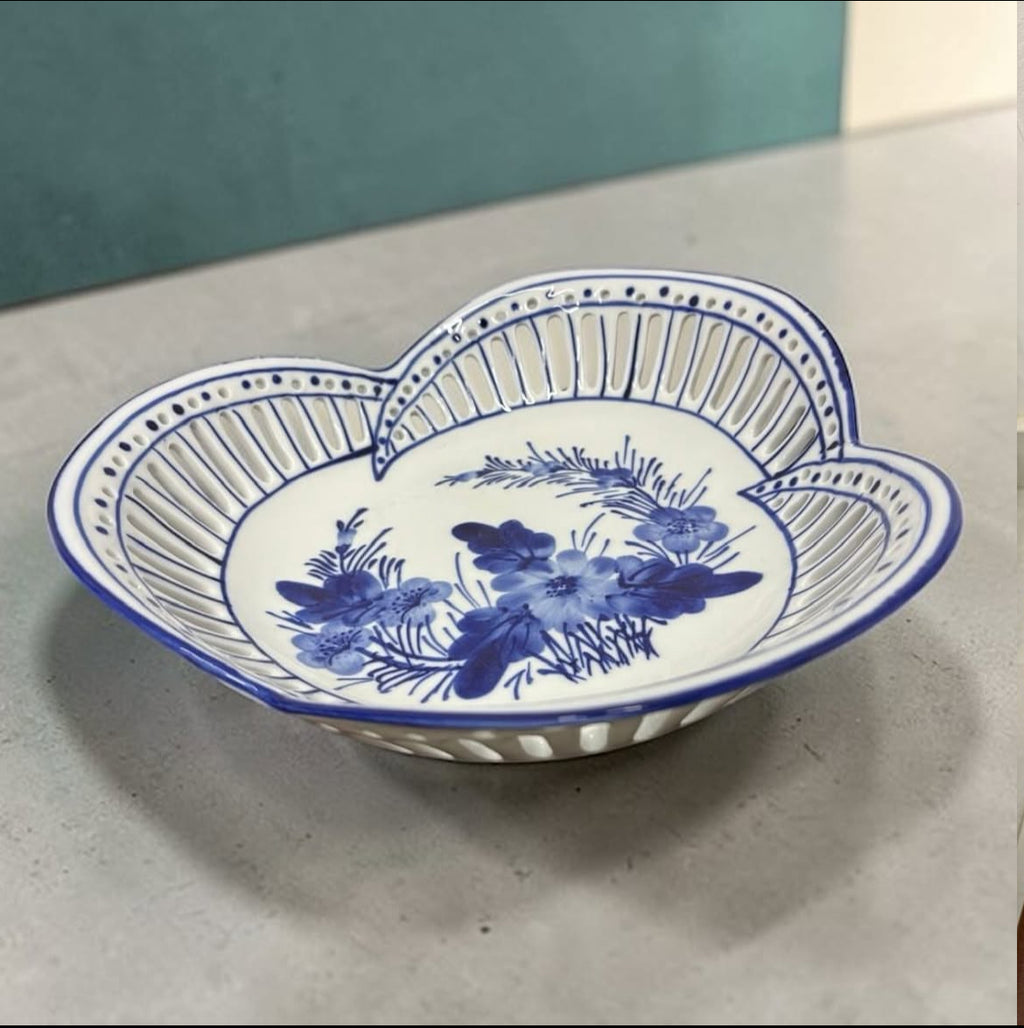 Large Bleu Blanc Porcelain Fruit Plate