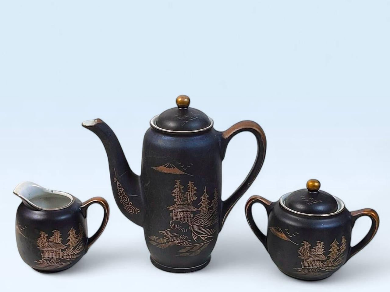 Japanese Chinoiserie Porcelain Coffee Set – Miniature & Gold Detailing – Queen Portrait – 15 Pieces