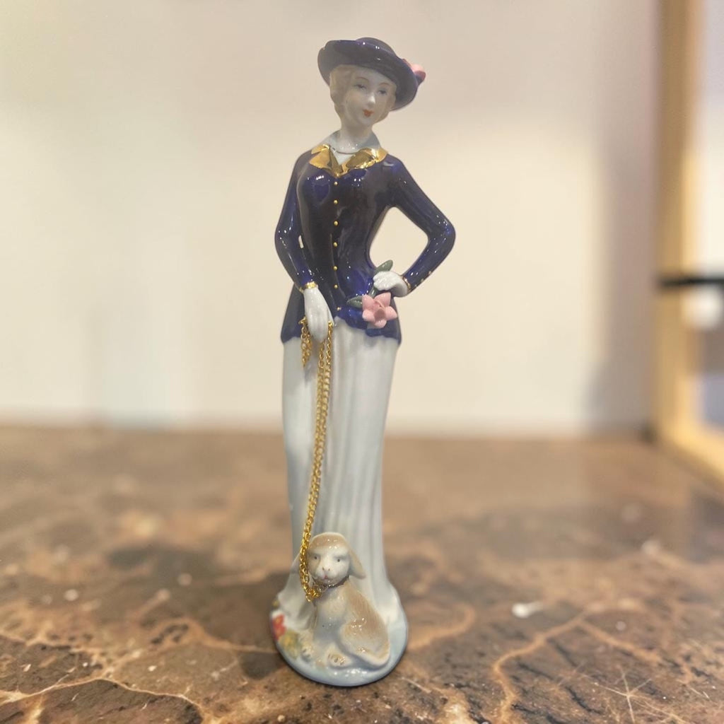 Bleu Blanc Lady Figurine