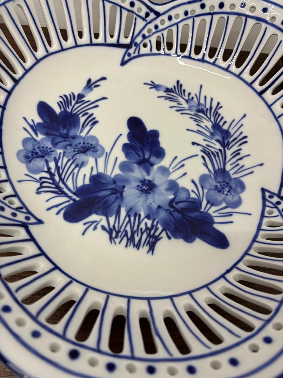 Large Bleu Blanc Porcelain Fruit Plate – Pierced Floral Design