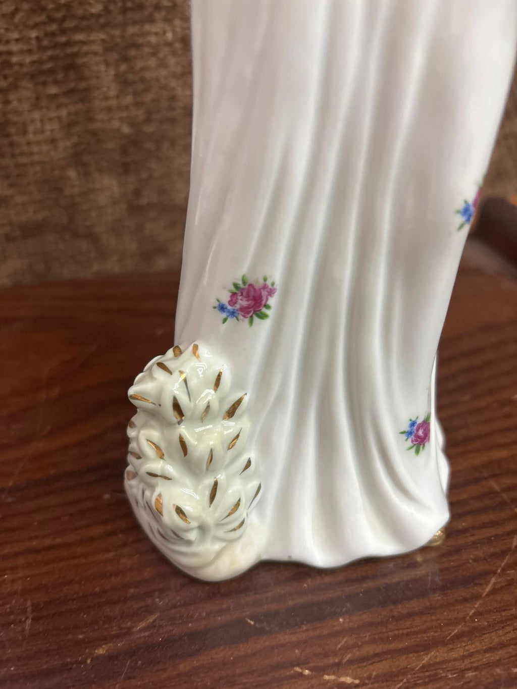 Bleu Blanc Porcelain Figurine – Fine Detailed Design